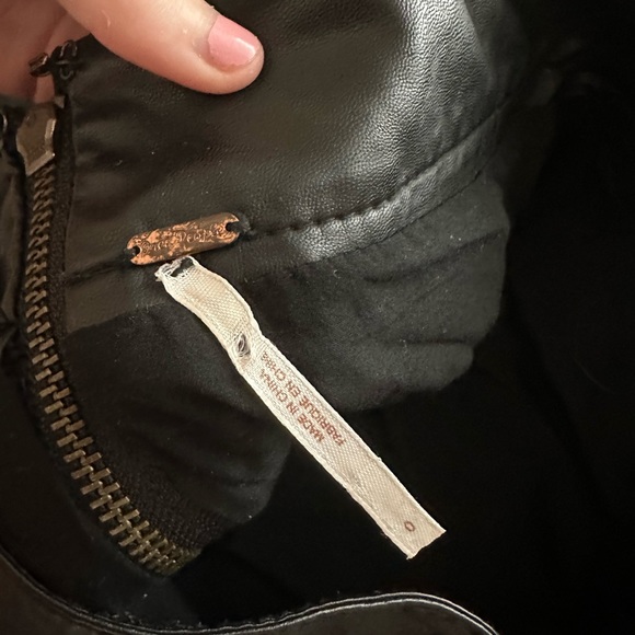 Black faux leather free people mini skirt - Picture 2 of 2
